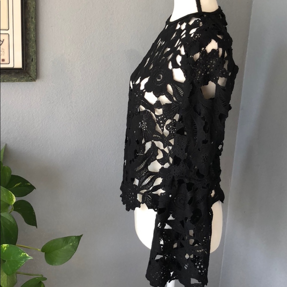 ❤️Peekaboo Lace Bell Sleeve Blouse - Picture 5 of 7